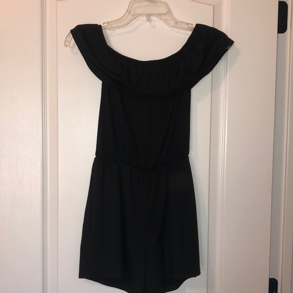Black shoulder romper Summer outfit